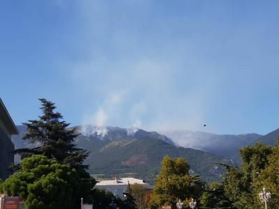 Прикрепленное изображение: Ялта пожар 01.jpg